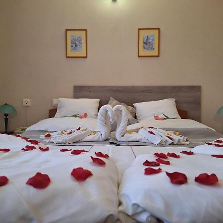 Hotel Unicornis Егер Екстериор снимка