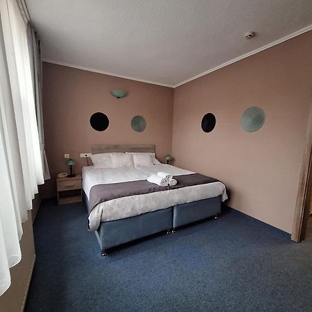 Hotel Unicornis Егер Екстериор снимка