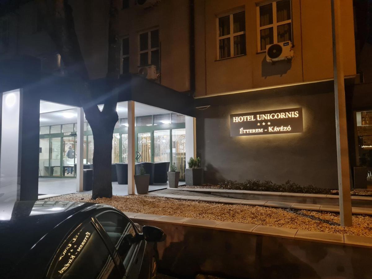 Hotel Unicornis Егер Екстериор снимка