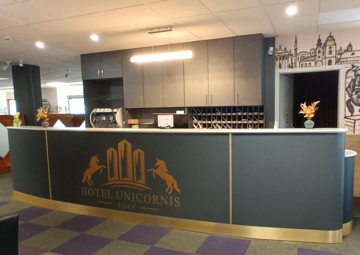 Hotel Unicornis Егер Екстериор снимка