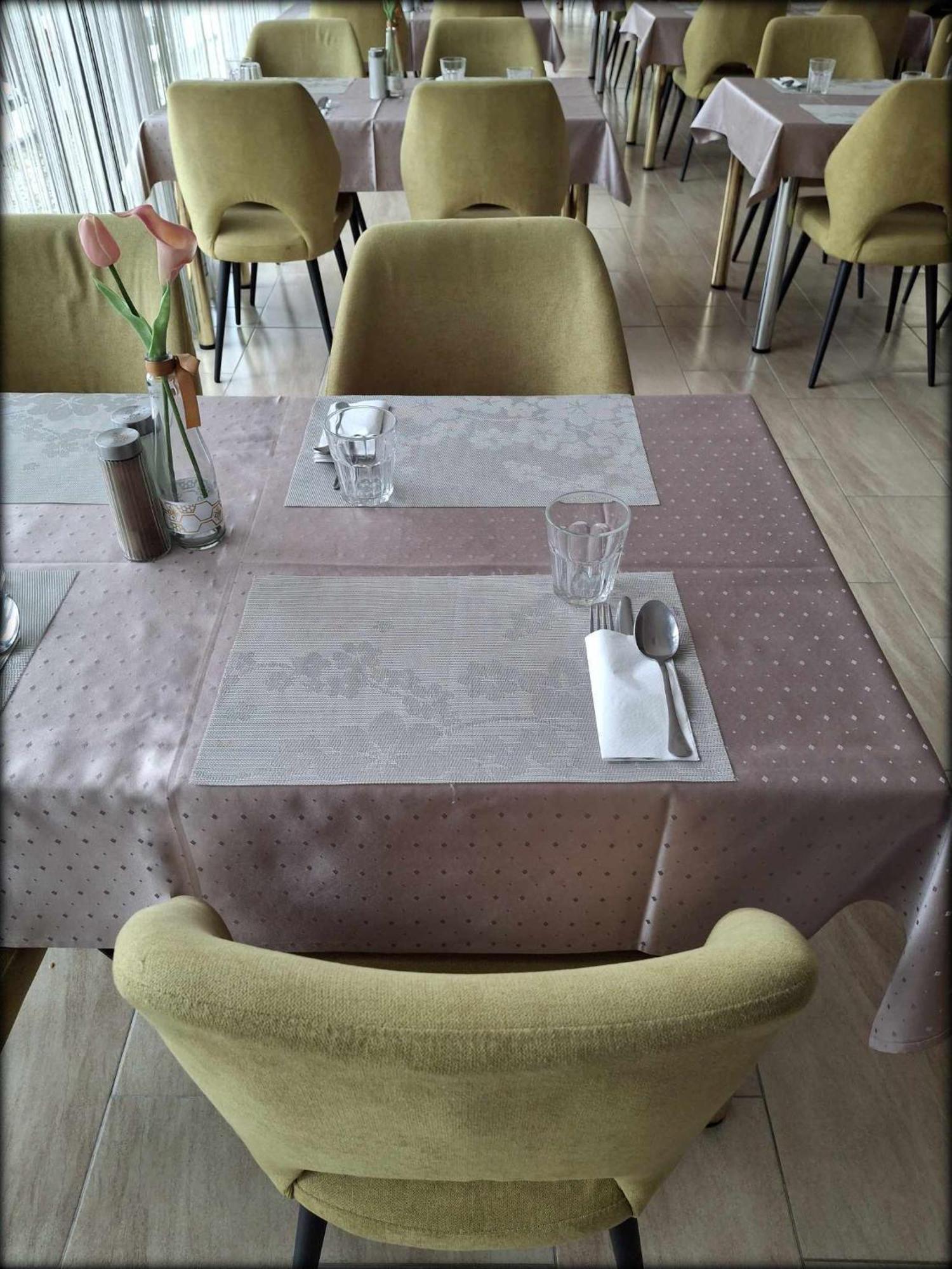 Hotel Unicornis Егер Екстериор снимка