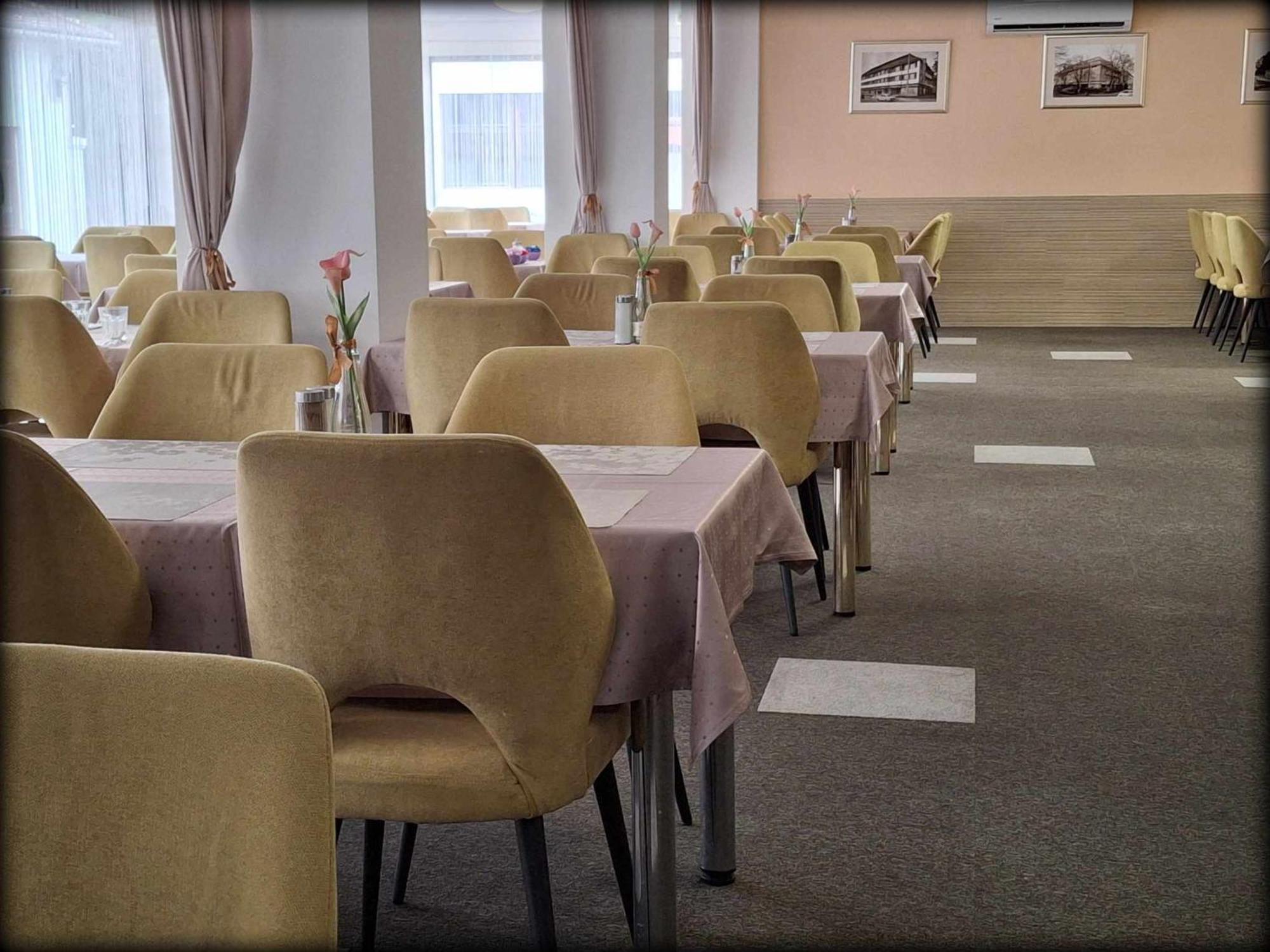 Hotel Unicornis Егер Екстериор снимка