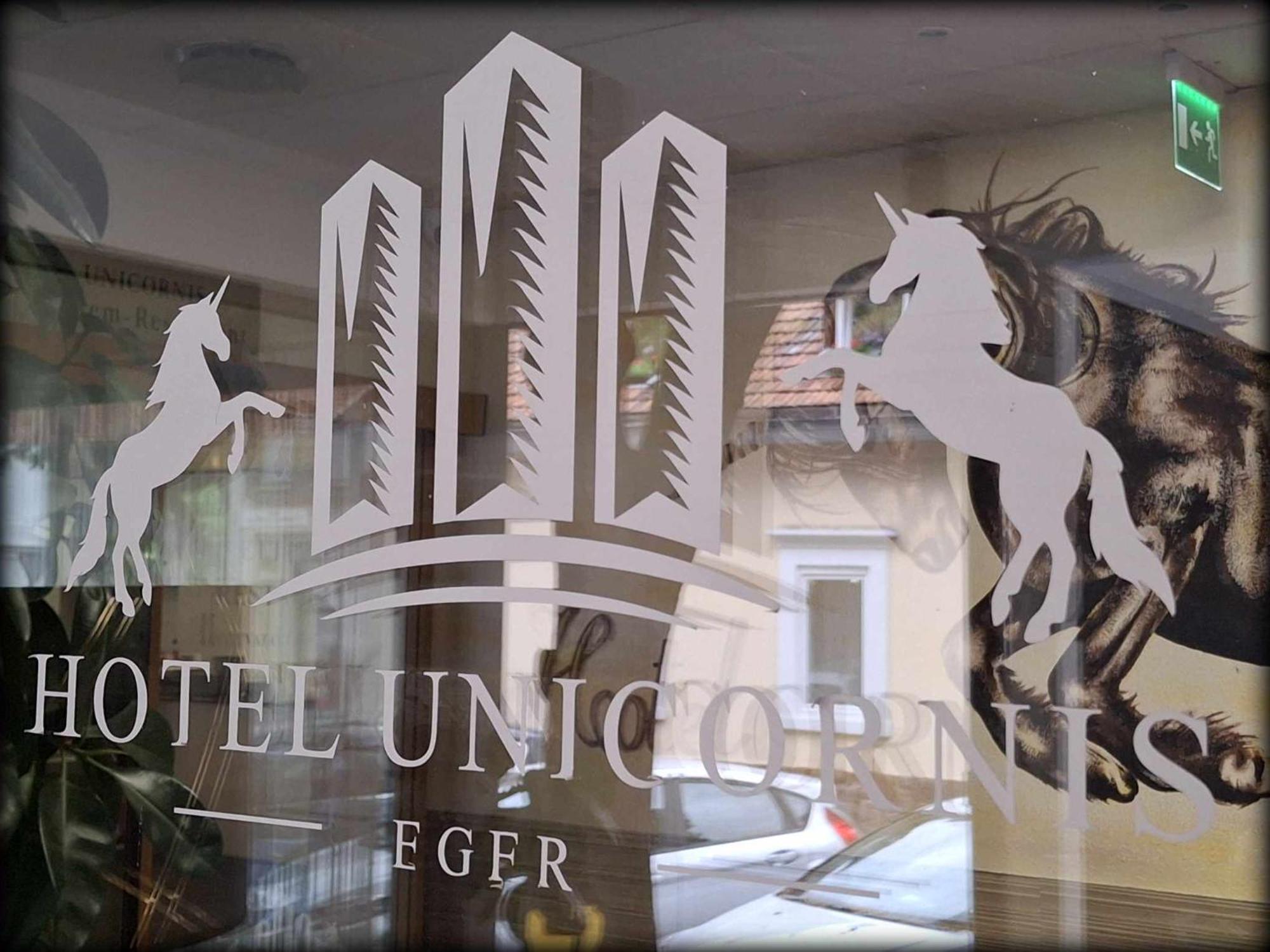 Hotel Unicornis Егер Екстериор снимка