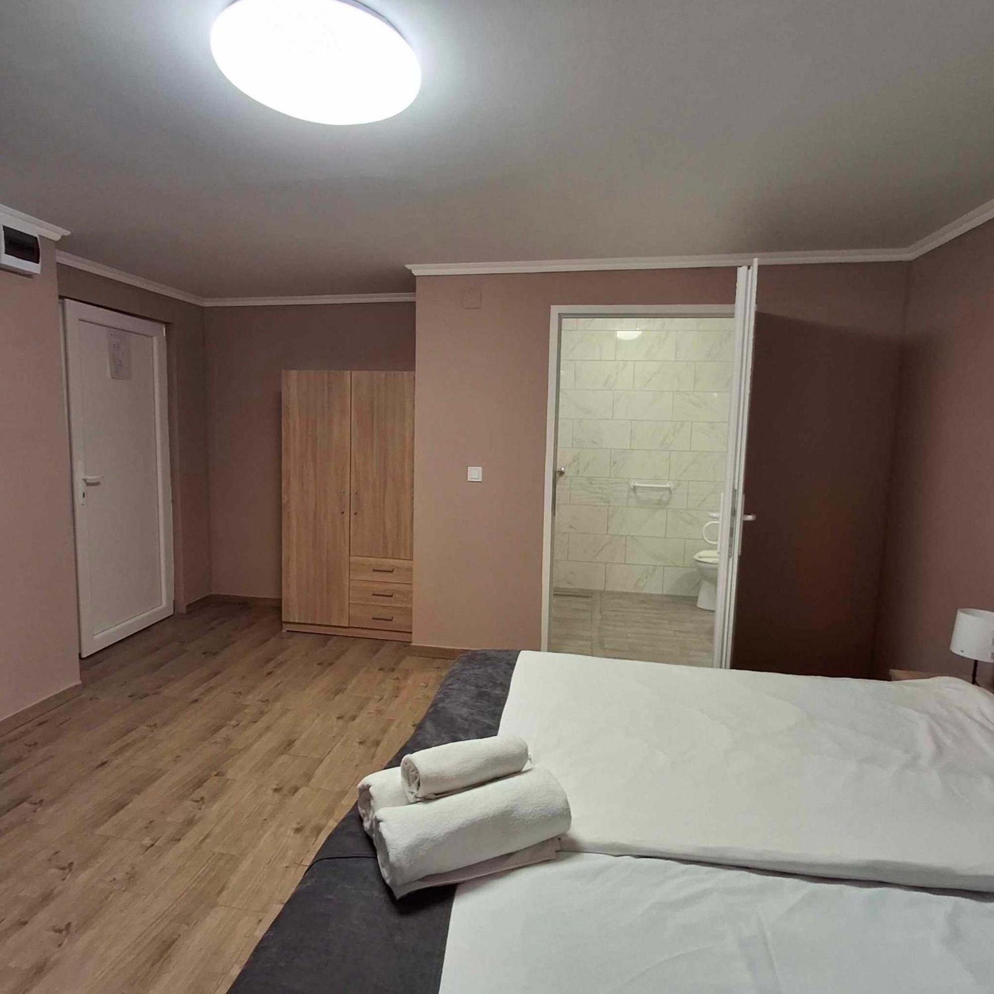 Hotel Unicornis Егер Екстериор снимка