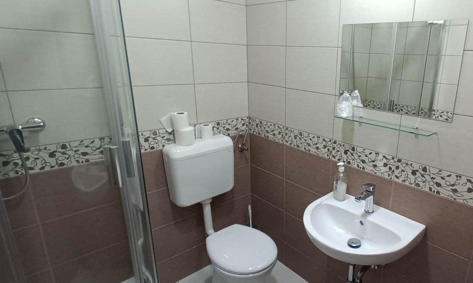 Hotel Unicornis Егер Екстериор снимка