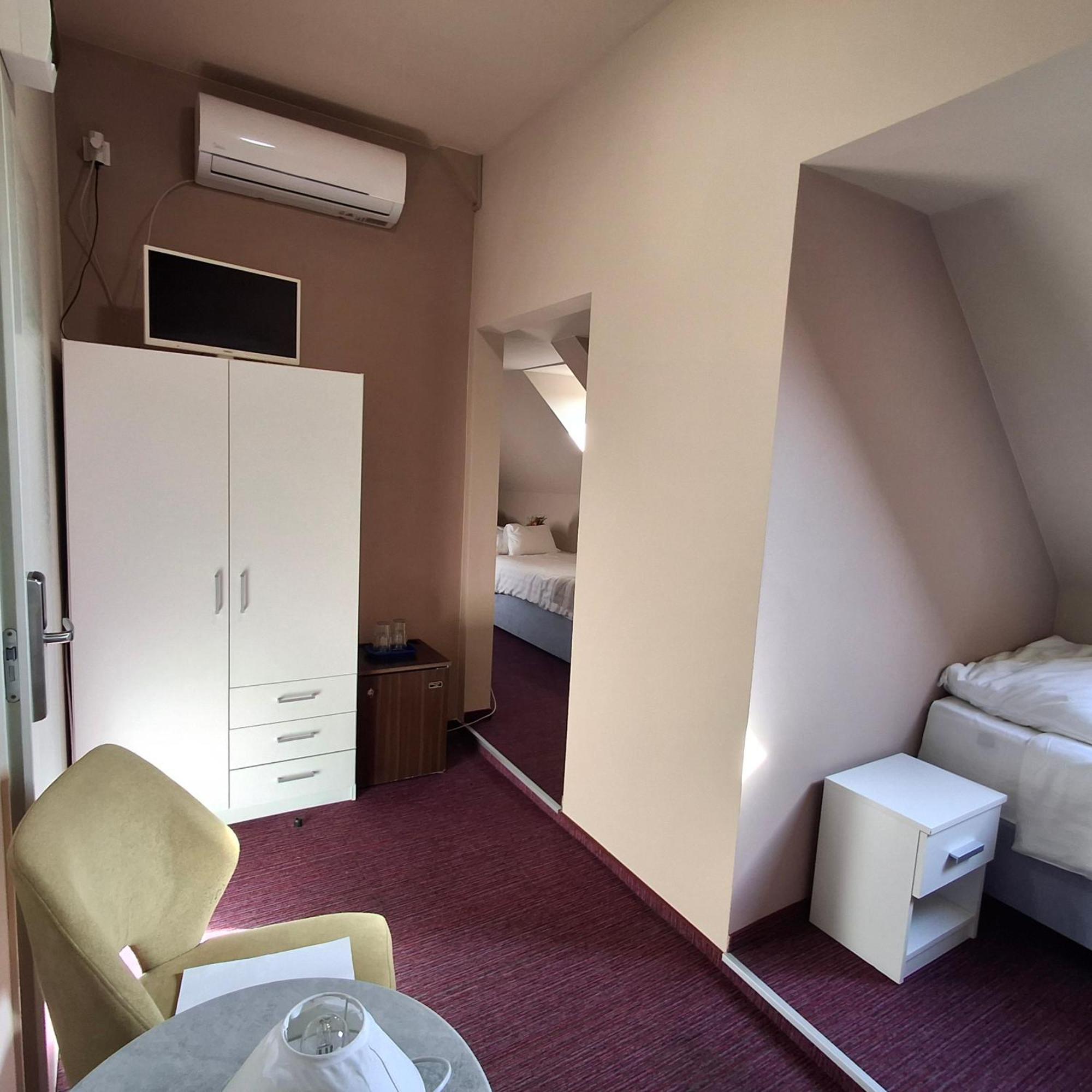 Hotel Unicornis Егер Екстериор снимка