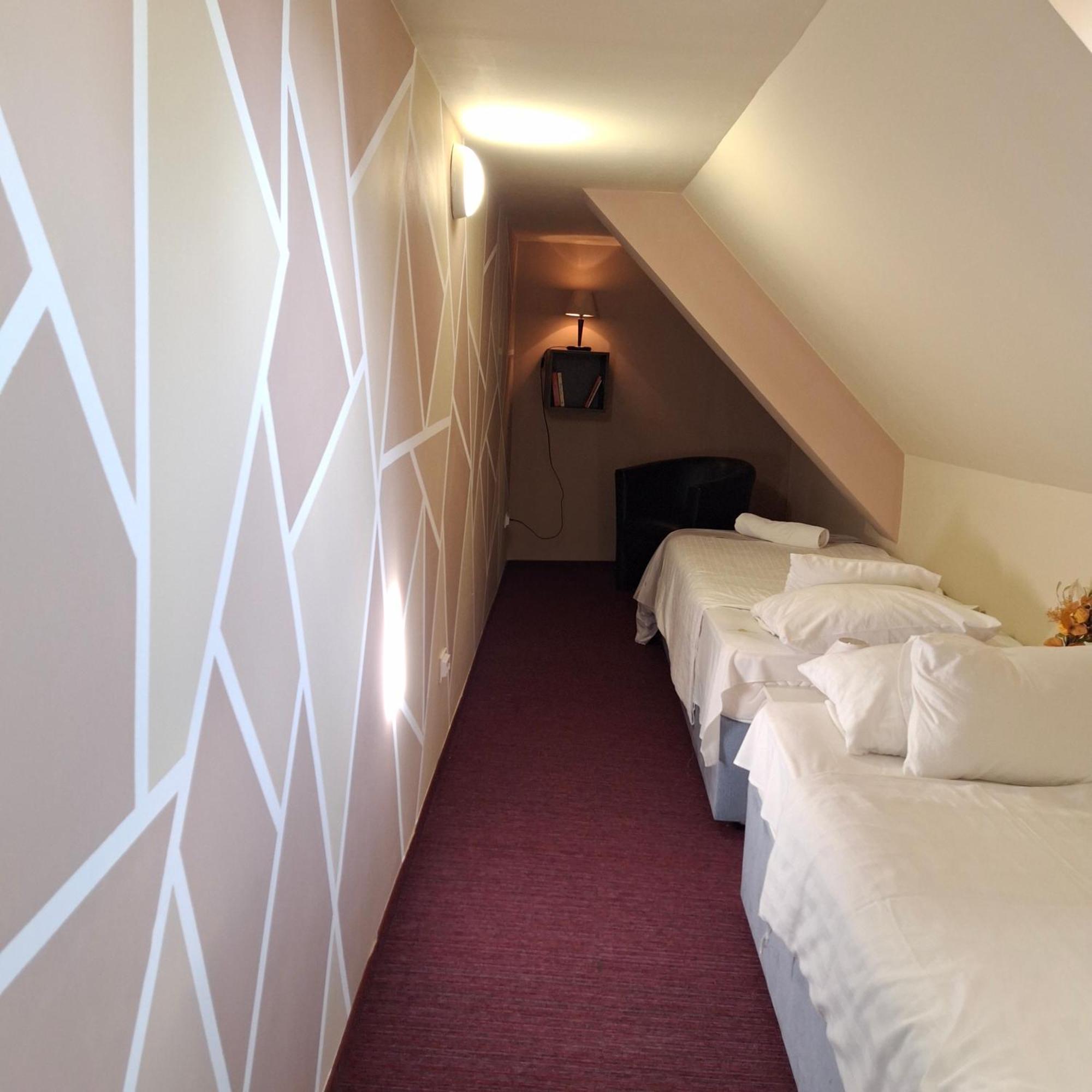 Hotel Unicornis Егер Екстериор снимка