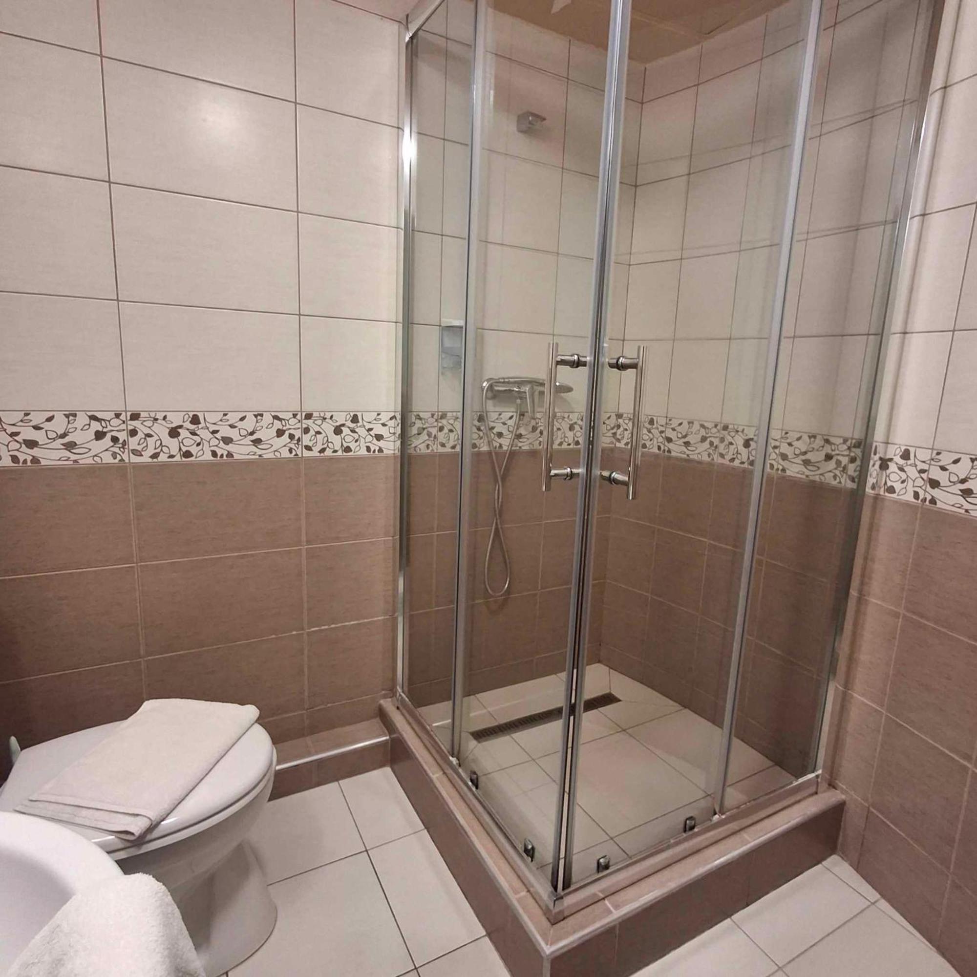 Hotel Unicornis Егер Екстериор снимка