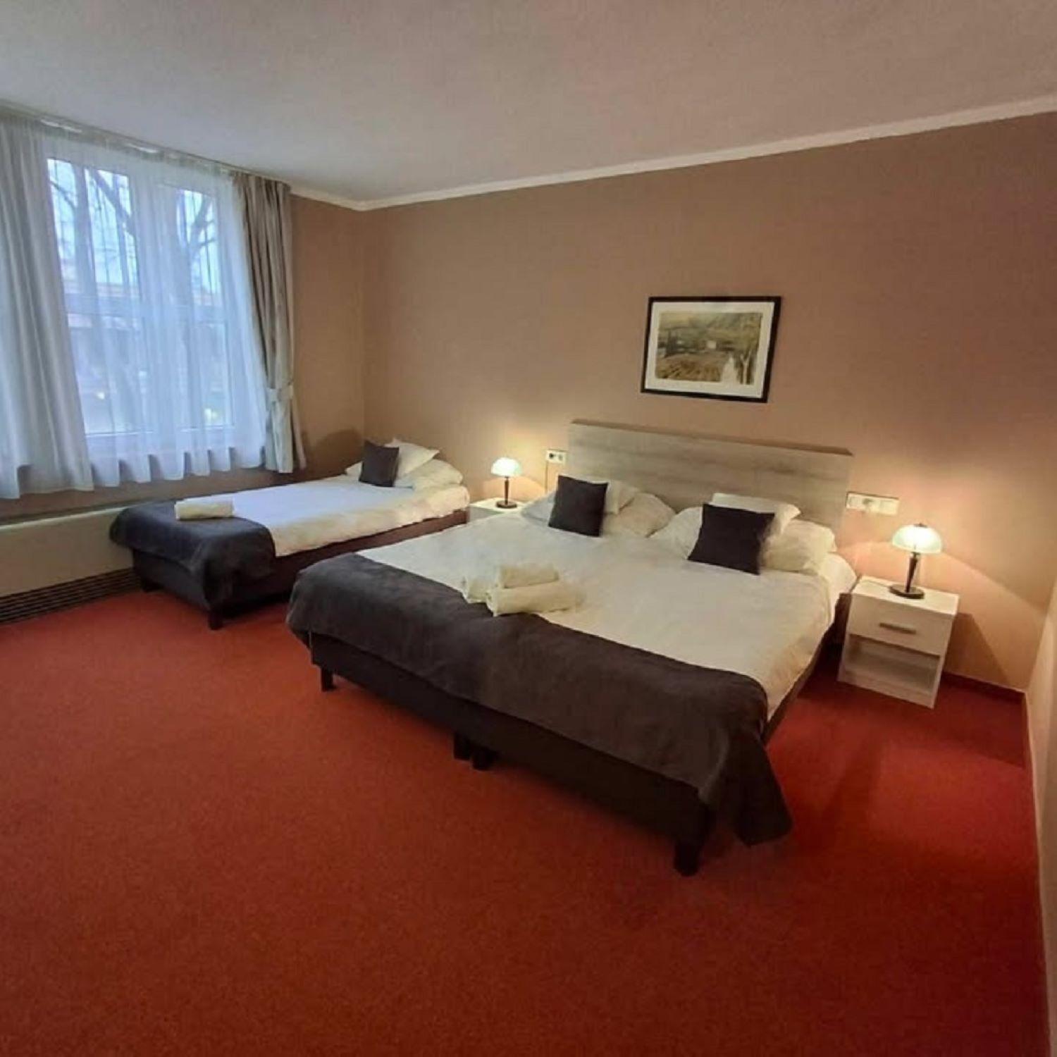 Hotel Unicornis Егер Екстериор снимка